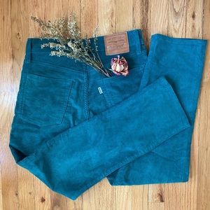 🍀💚🍵 Levi’s wedgie straight corduroy jeans size 25, 26” inseam. Emerald green!